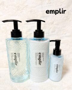 髪にふんわりと水のヴェールをまとう